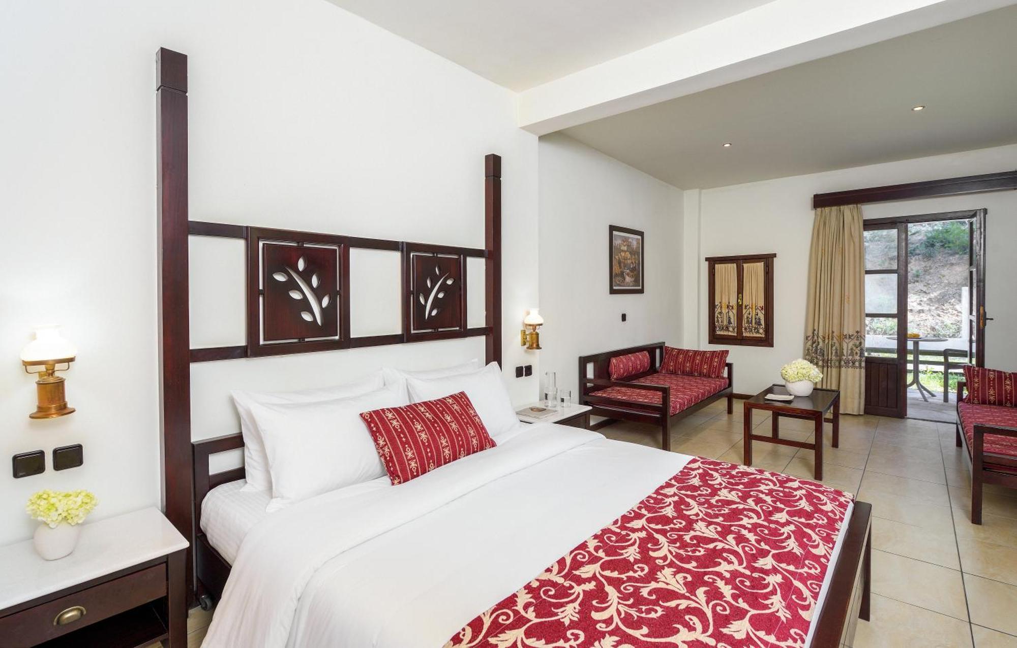 Simantro Resort Sani  Room photo A room at the resort