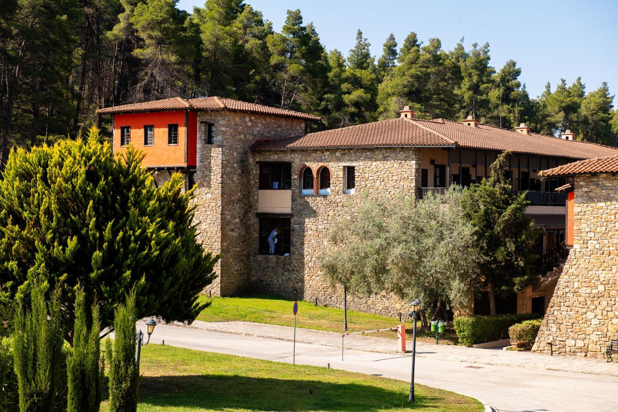Simantro Resort Sani  Exterior photo The University of Patras