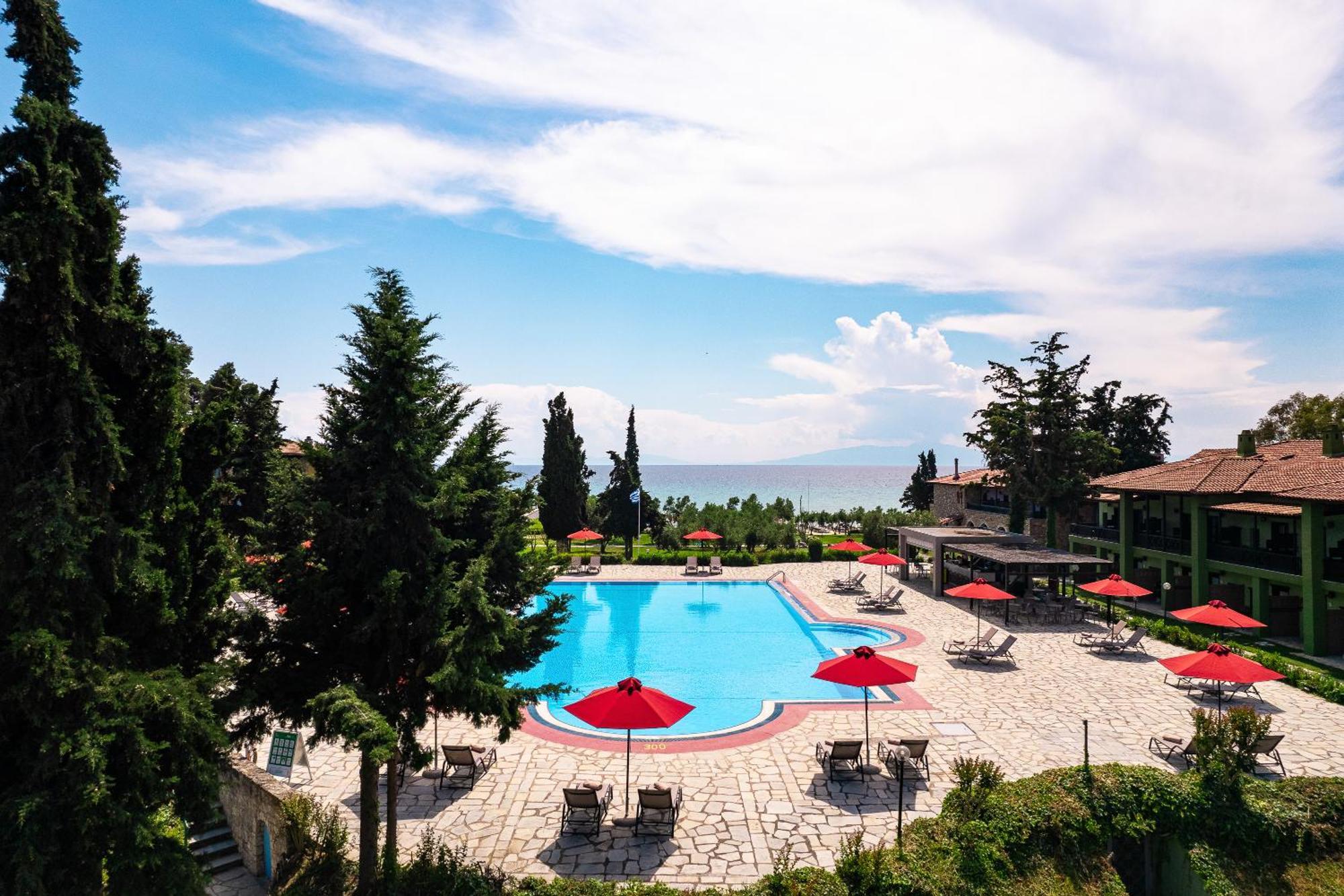 Simantro Resort Sani  Exterior photo The swimming pool at the hotel